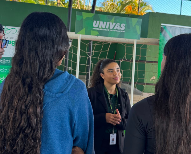 Univ�s participa da Feira de Profiss�es na Escola Estadual Virg�lia Paschoal 